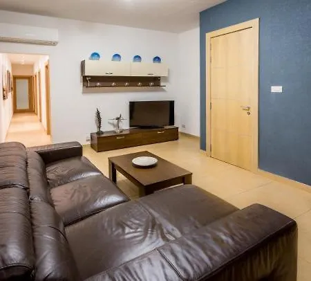 Let Me Host - Palace Apartmán *
